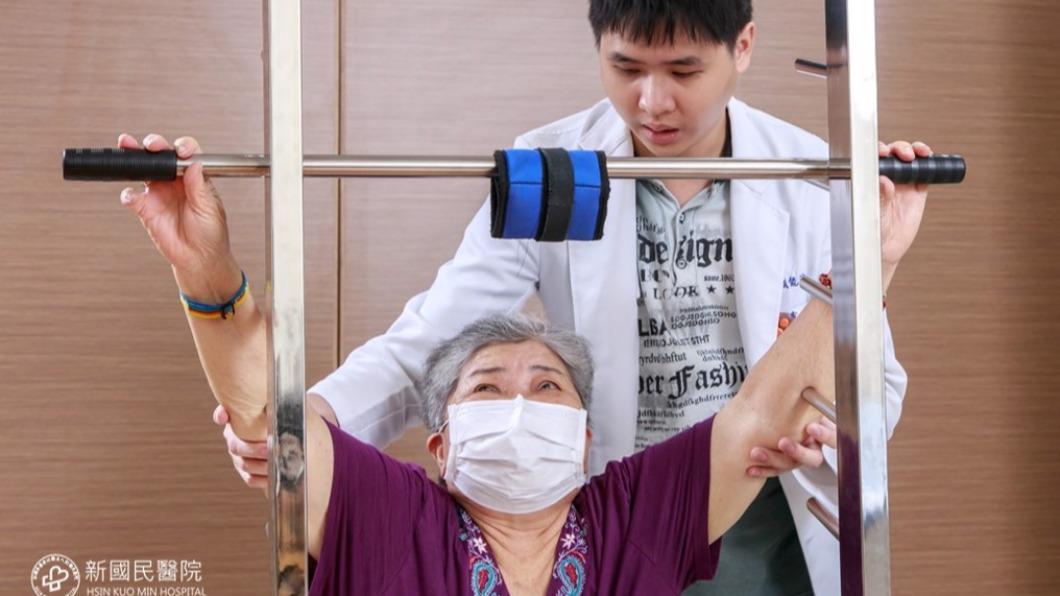 透過運動可強化造骨細胞及骨骼的耐受力,促進骨骼血流量,並提高骨密度等功用。(台北醫學大學新國民醫院提供)(圖/新國民醫院提供)