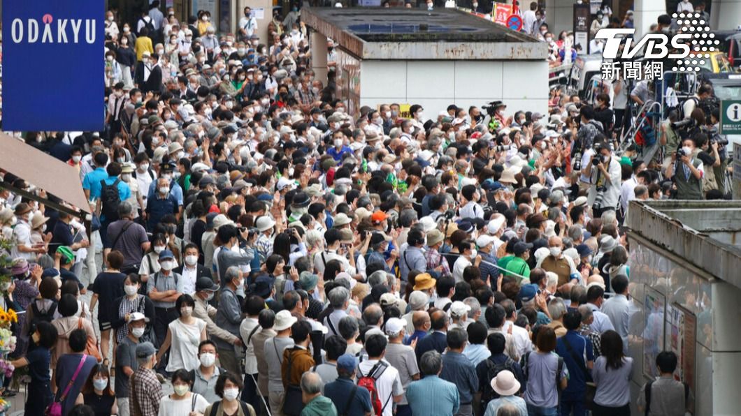 日本近日舉行地方和參議院選舉，大批支持者上街聲援候選人。（圖/達志影像美聯社）
