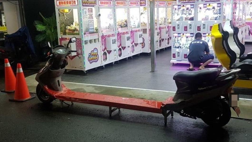 有掛牌!娃娃機店口驚見「加長機車」 網曝1真實用途