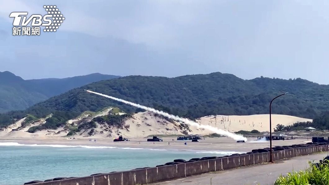 國軍屏東演訓復仇者飛彈擊中目標 民眾目睹震撼感動