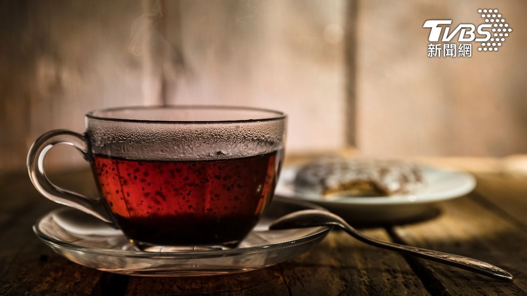 網路上經常傳著喝紅茶能預防骨質疏鬆的消息。(示意圖/shutterstock達志影像)