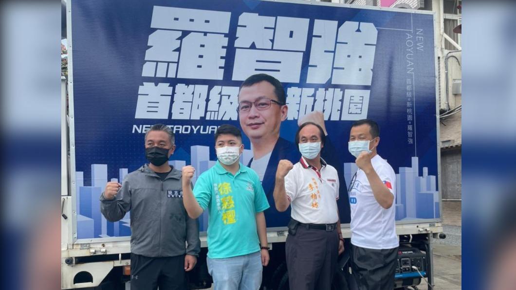 雖然徐慈檉(左二)是民眾黨籍,但在賴香伶起跑造勢未見蹤影,反而是與羅智強一同行走。(圖/翻攝徐慈檉臉書)