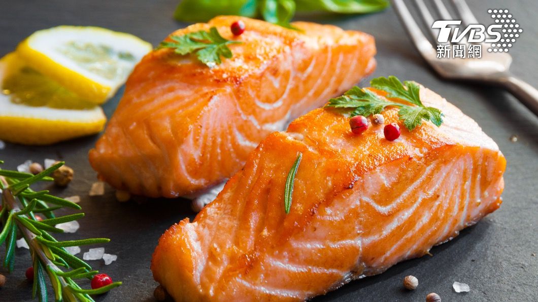 鮭魚富含Omega-3脂肪酸,可促進心血管健全。(示意圖/shutterstock達志影像)