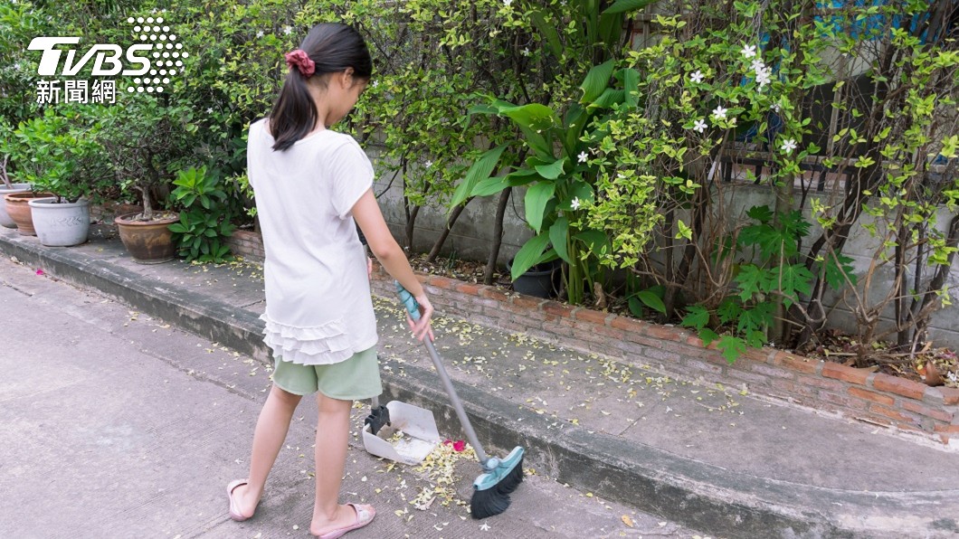 原PO認為從小讓孩子學習做家事沒什麼不對。(示意圖/shutterstock 達志影像)
