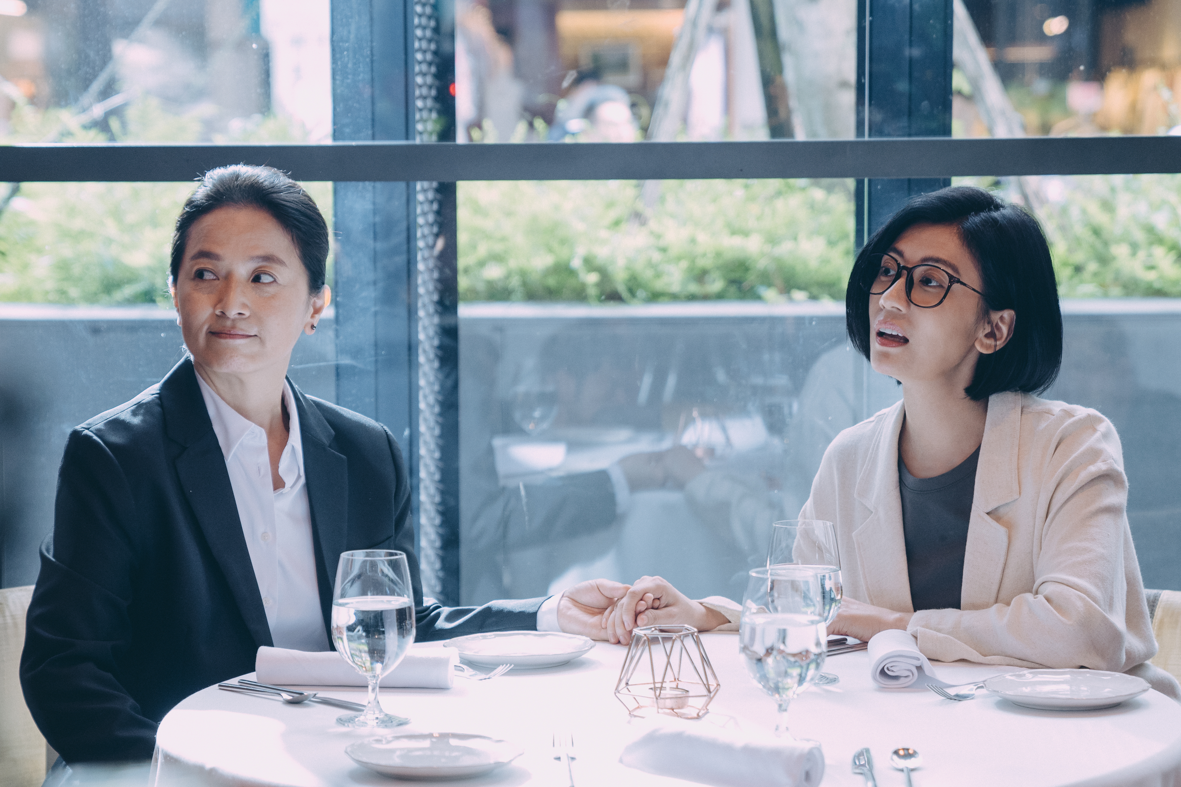 「阿季」謝瓊煖(左)也客串其中。(圖/Netflix提供)
