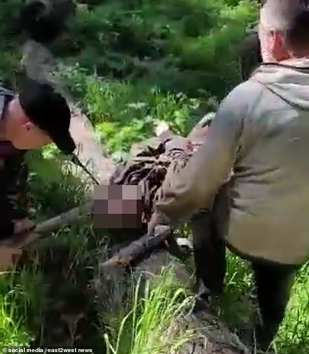 獵人頭骨遭壓碎亡。(圖/翻攝自East2West News)