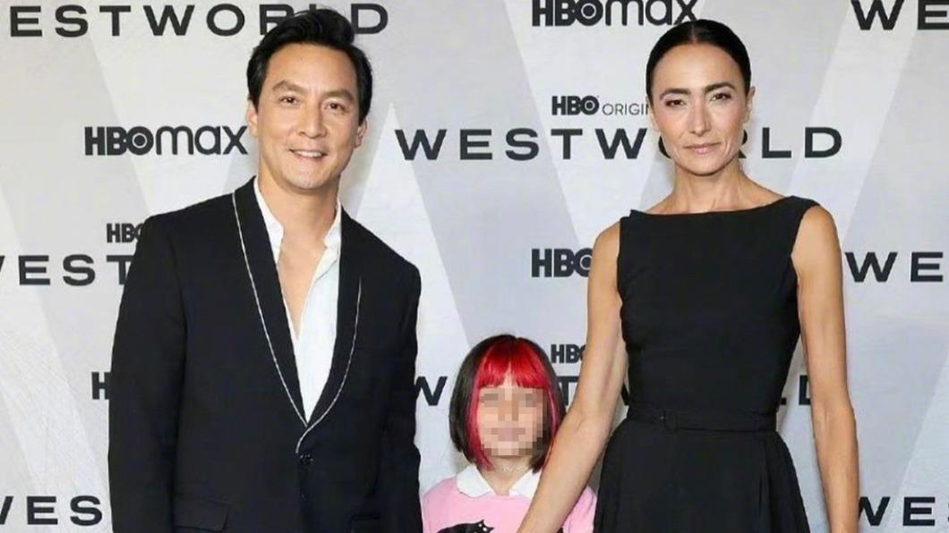 吳彥祖攜妻小出席《西方》首映會 9歲大愛女紅髮超吸睛