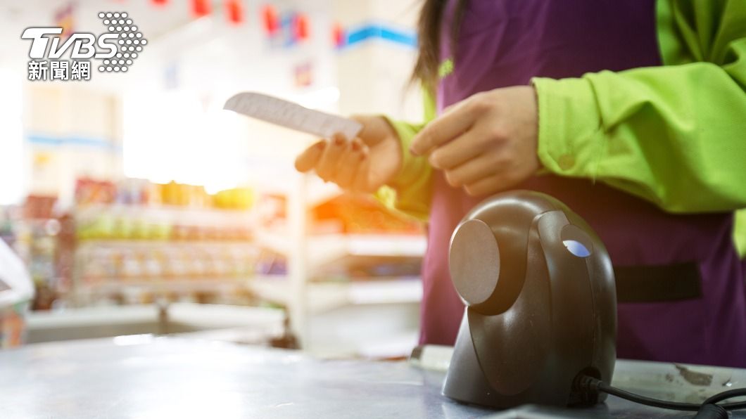超商店員可說是什麼都要會。（示意圖／shutterstock 達志影像）
