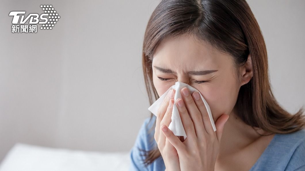 急性細菌性鼻竇炎會出現鼻塞、黃膿鼻涕、臉部腫脹疼痛、嗅覺異常等症狀。(示意圖/shutterstock達志影像)