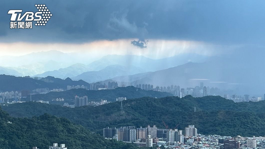 雷神降落雙北!專家疾呼「快入室內」 大雨開炸14縣市