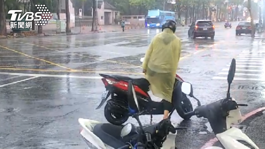 彭啟明提醒午後雷陣雨也依舊猛烈。(示意圖/TVBS資料畫面)