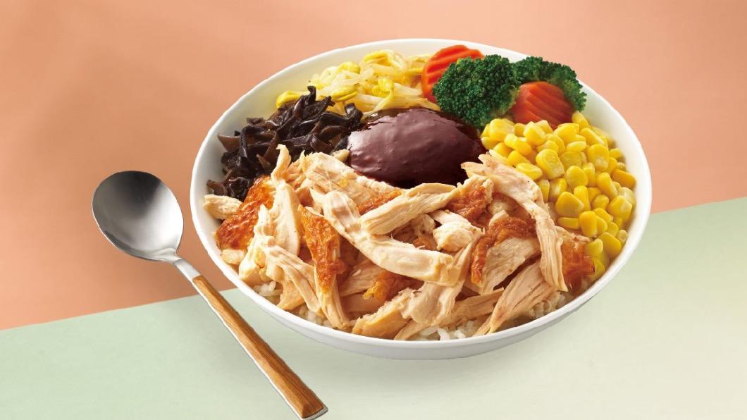 「椒麻拌拌飯」食材攪拌均勻後,充分吸收青花椒麻醬鹹香麻勁超開胃!(圖/翻攝自21風味館)