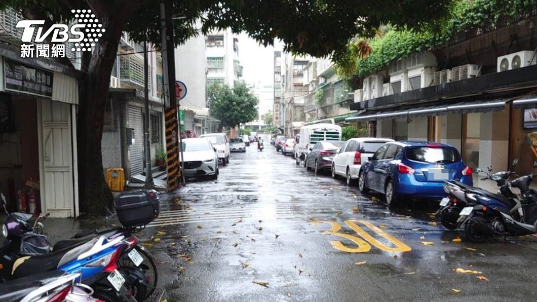 目前文山區羅斯福路5段附近巷弄淹水已退。(圖/TVBS)