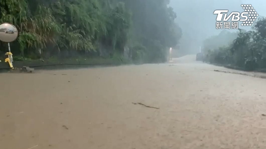 雨彈炸苗栗！「溫泉區遭淹沒」居民驚　交通一度中斷