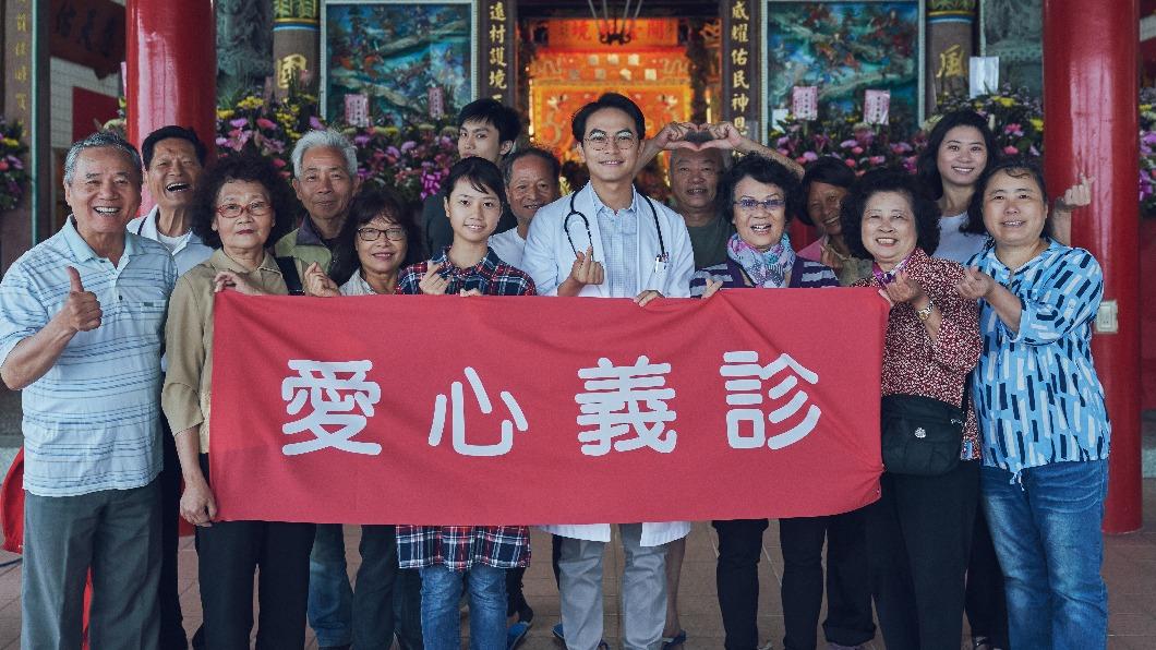 楊銘威熱心救人陷醫療糾紛　眼鏡慘被「阿伯打到變形」