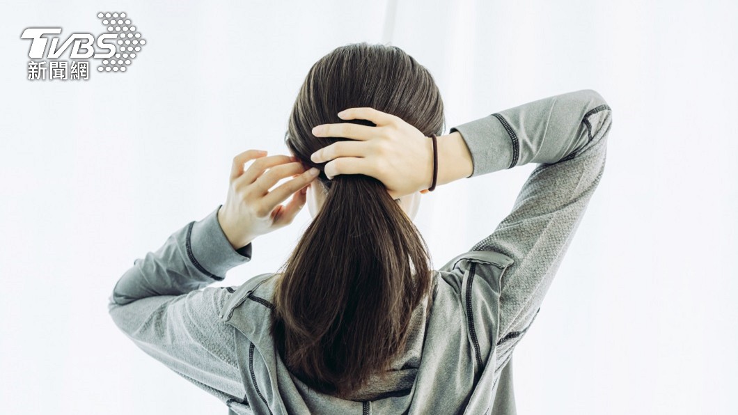 不少女性也會嘗試綁馬尾的造型。（示意圖／shutterstock 達志影像）