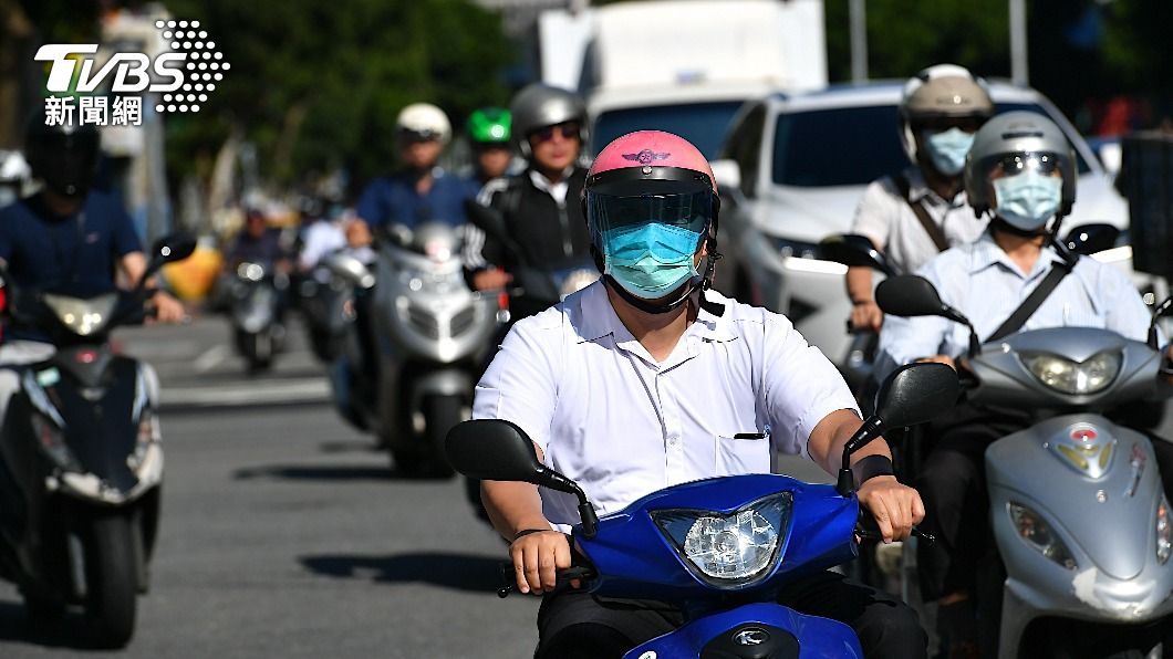 芭比Q了!機車坐墊像煎台 網「實測溫度」嚇壞:燙熟了