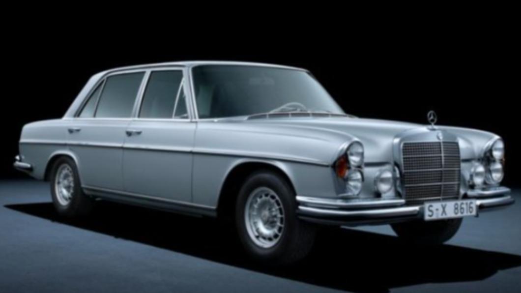 據傳周潤發偶爾還會發動讓車輛稍作運行。(圖/ M-Benz)