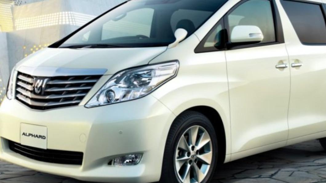 Toyota Alphard電動滑門的設計也能讓乘客的上下車過程更加從容。(圖/ Toyota)
