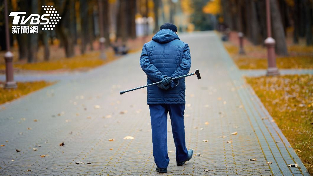 印度一名67歲的長者為了追夢,決定再考一次高考。(示意圖,非當事人/shutterstock達志影像)