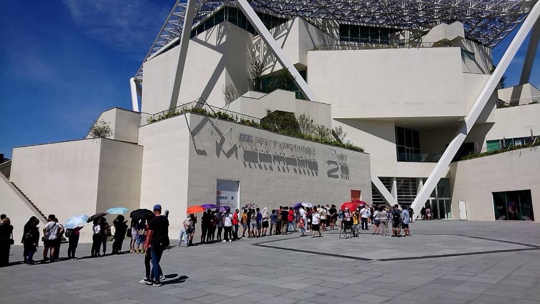說好的夜間場?地獄展7點多就禁止進場 首日累計近7千人