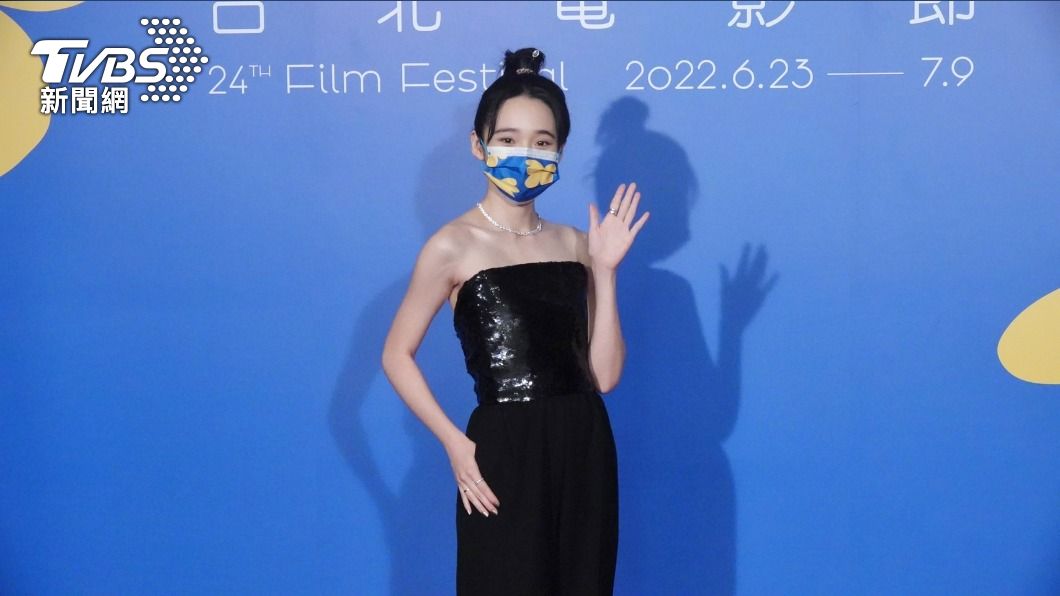 李沐赴殯儀館田調　靠「Ubike」救援！拍片現場卻秒崩潰