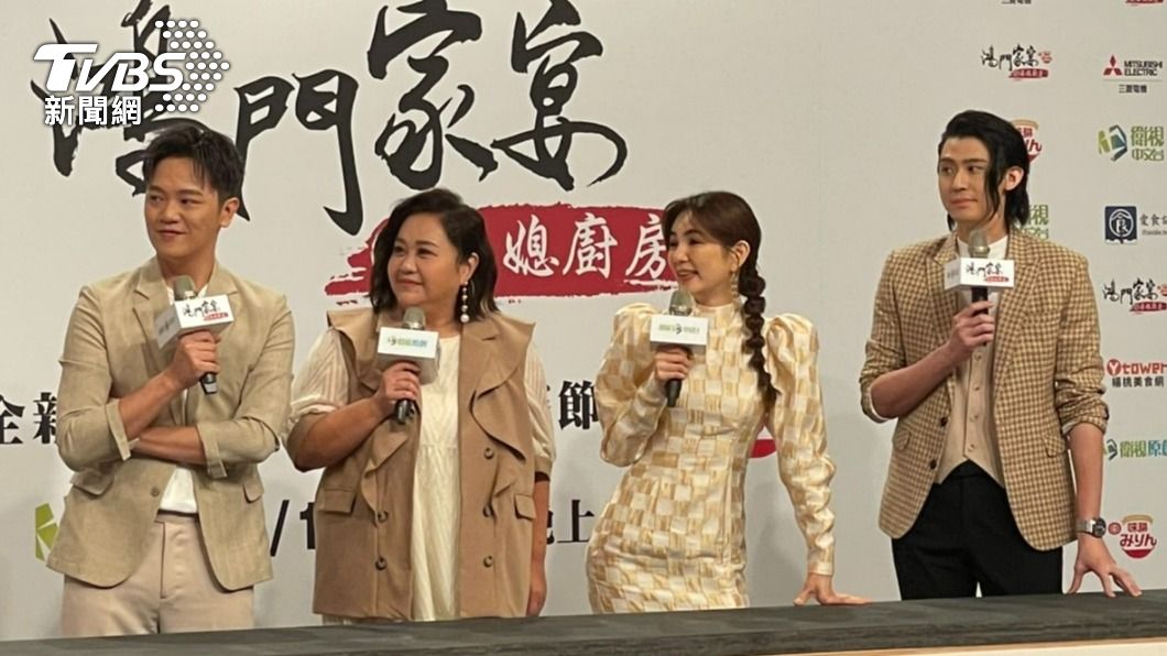 Ella(右二)分享與兒子間的小互動。(圖/謝佩樺攝)