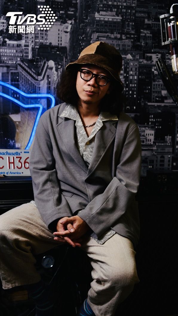 張伍專輯內,每首歌都是靈異小故事。(圖/許方正攝)