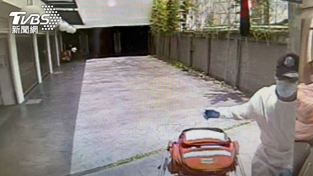 救護人員第一時間抵達現場。(圖/TVBS)