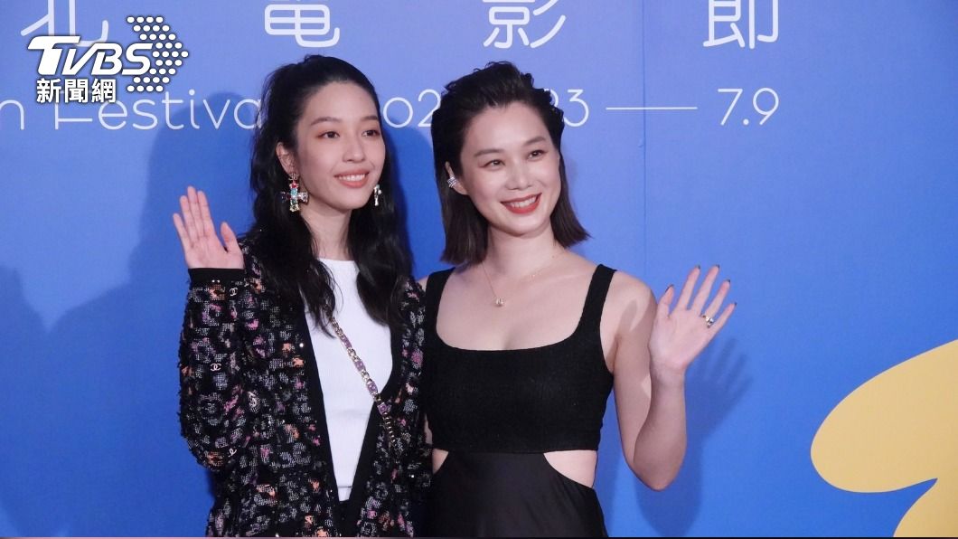 王渝萱（左）、許乃涵在《小藍》中飾演母女。（圖／黃城碩攝）
