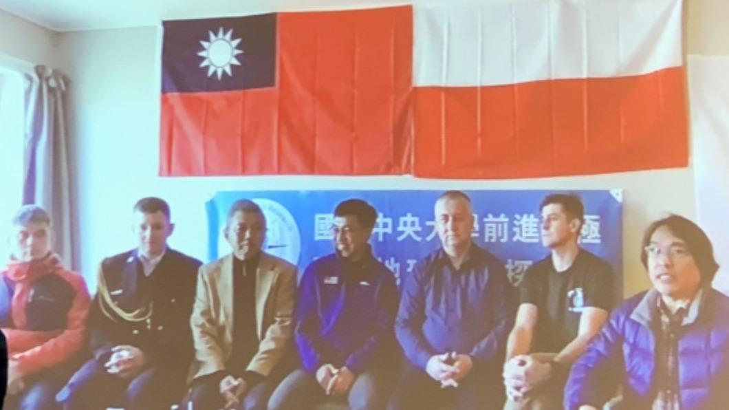 台灣首座極地研究站啟用 高掛國旗歡慶