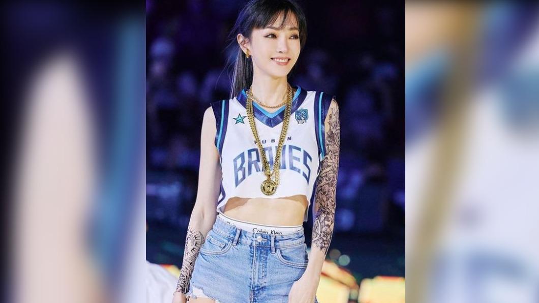47歲「台語電音天后」謝金燕。(圖/翻攝自@jeanniehsieh___bbb IG)
