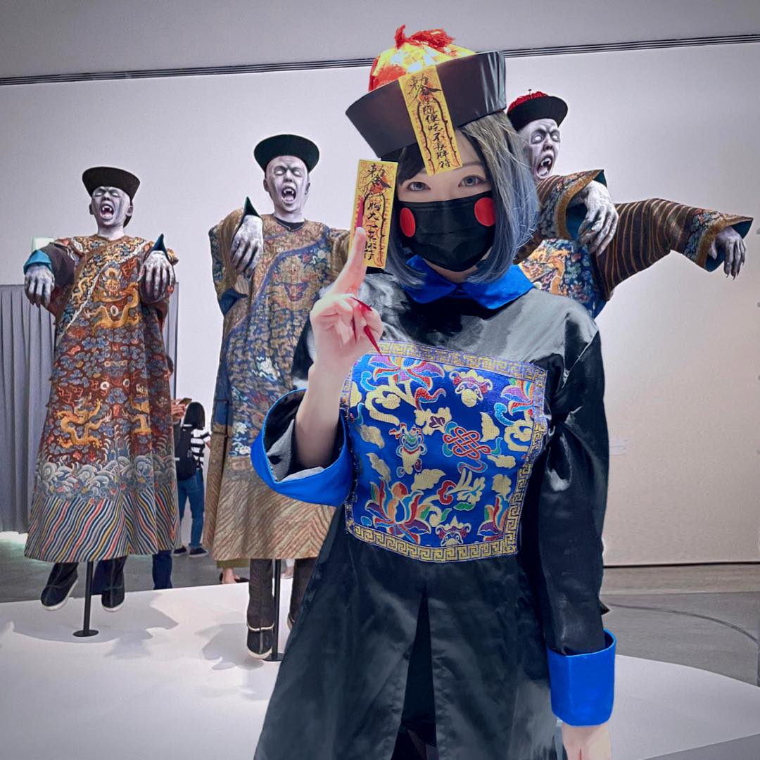 「亞洲的地獄與幽魂」展覽的贊助商其中之一,就是郭鬼鬼爸爸開的「藍天驛站商務旅館」。(圖/翻攝自郭鬼鬼臉書)