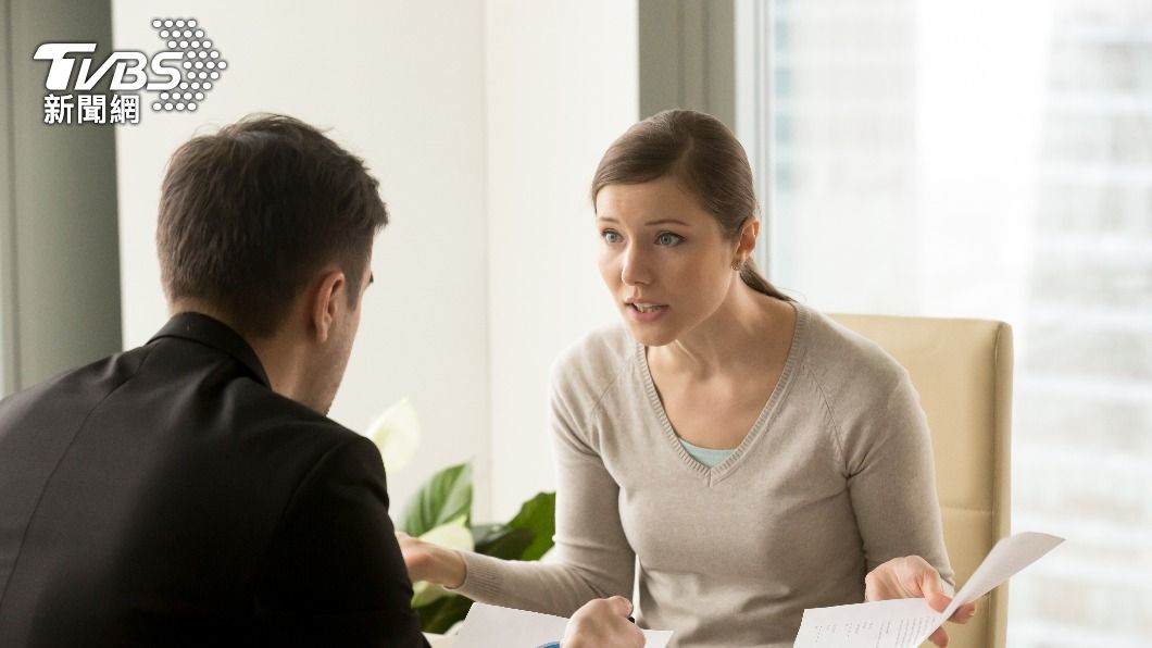 有網友表示工作上「背黑鍋」這件事讓她無法接受。(示意圖/shutterstock達志影像)