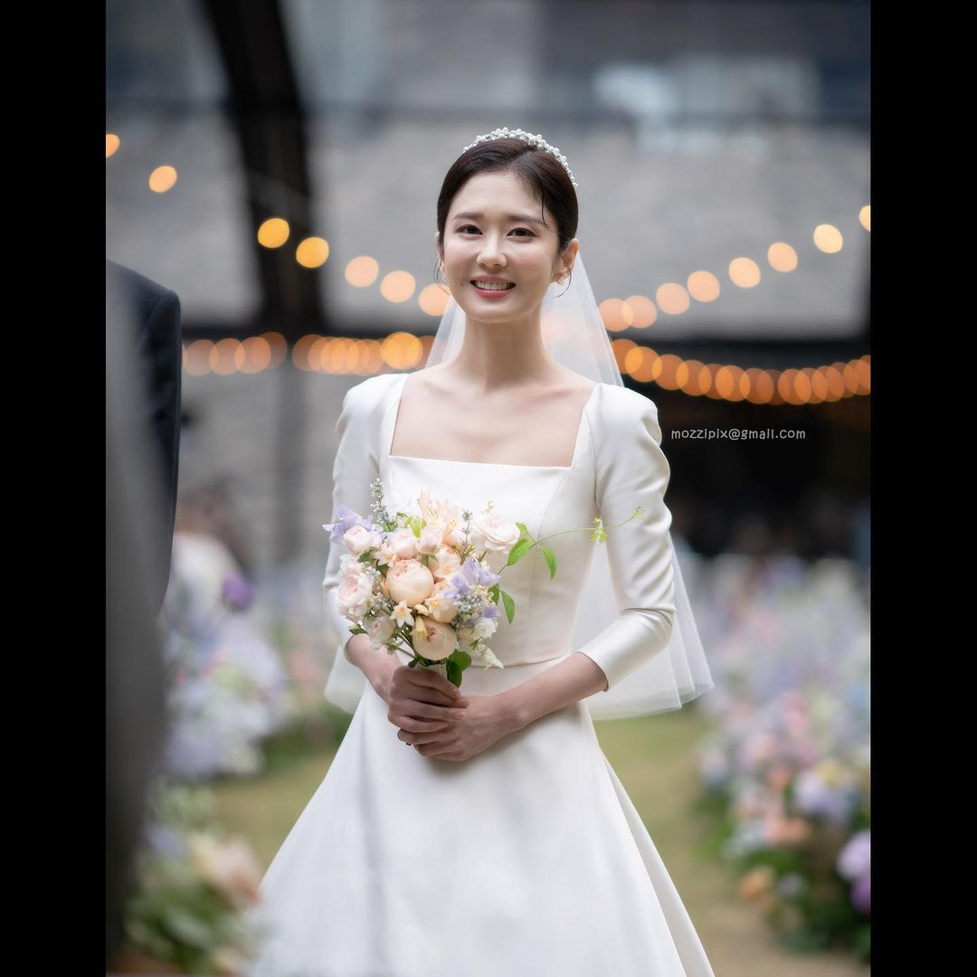 張娜拉婚禮照片。(圖/翻攝mozzipixIG)
