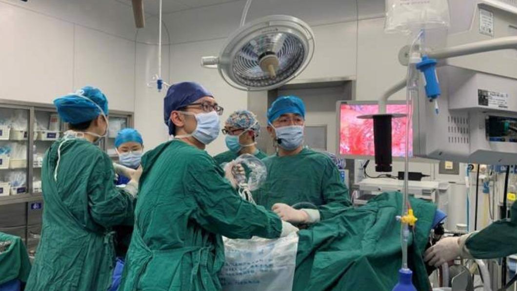大陸3姊妹一年內陸續罹患肺癌。(圖/翻攝自微博)