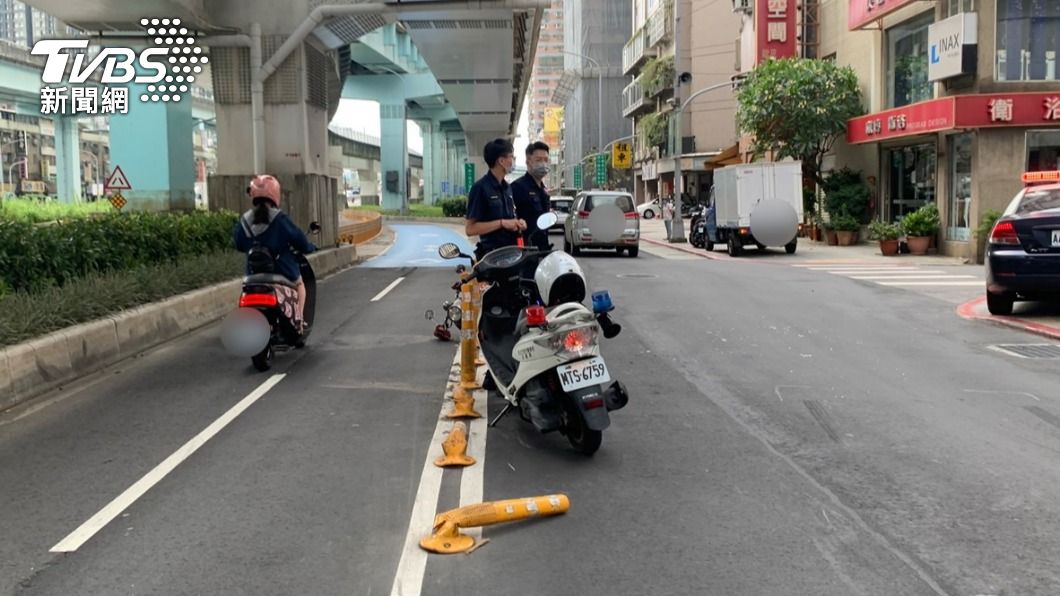 大漢橋下發生車禍。（圖／TVBS）