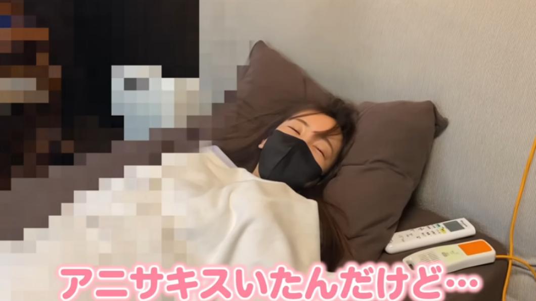板野照胃鏡後揪出寄生蟲。(圖/翻攝自板野友美Youtube)
