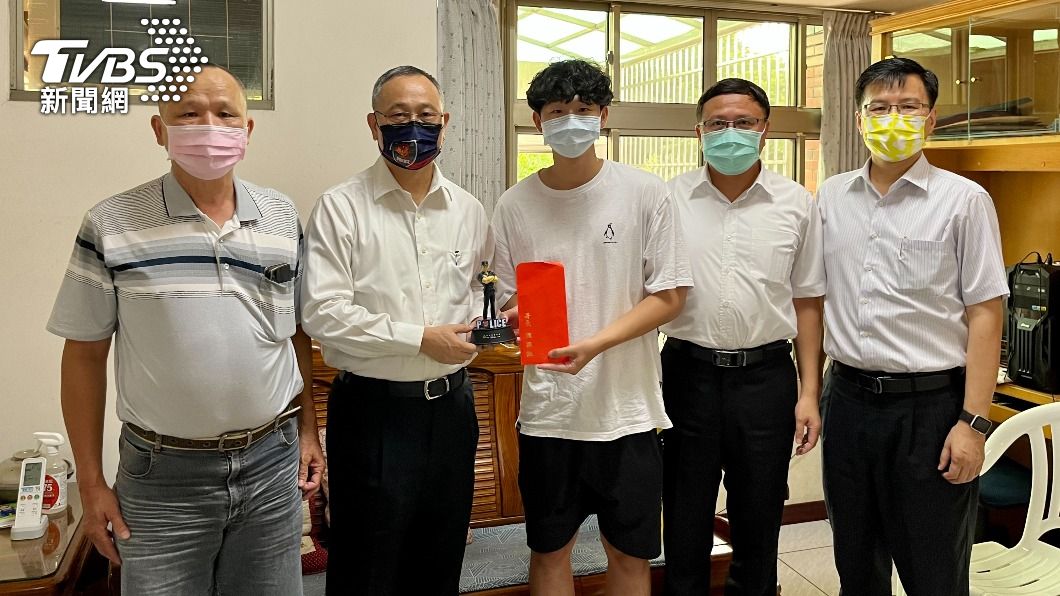 陳家欽表示見到蔡旻庭恢復健康相當欣慰。(圖/TVBS)