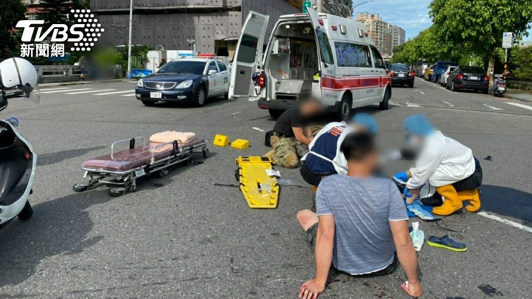 轉彎、直行路中央對撞!機車騎士摔飛 1人傷重死亡