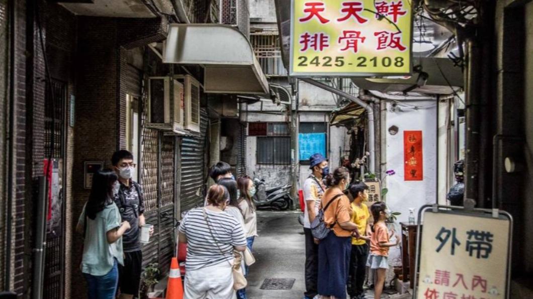 「天天鮮排骨飯」就在孝三路的巷子裡，是內行人才知道的美食。 （圖／大手牽小手玩樂趣提供）