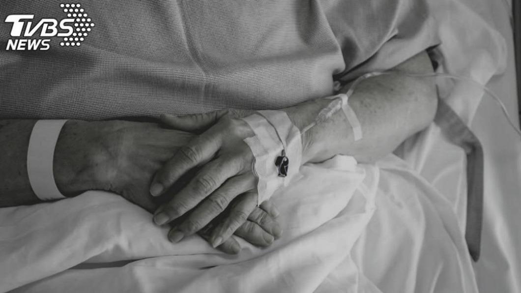 翁悶殺中風愛妻!兒求情「父親不是殺人犯」 法官輕判
