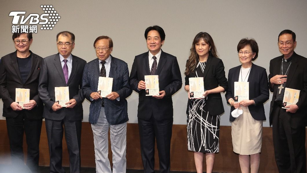 賴清德等人今天參與Kolas新書發表會。（圖／TVBS）