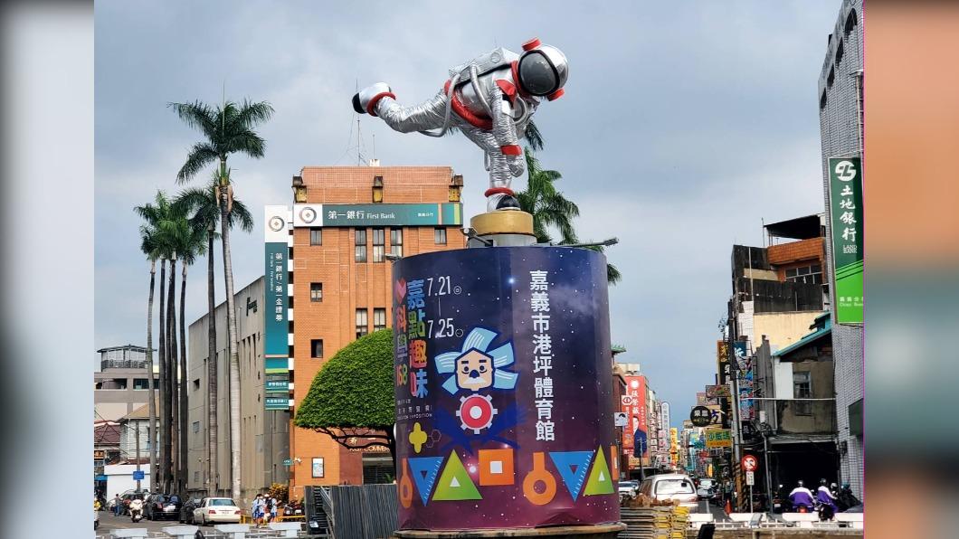 KANO銅像變身!科技感太空人 降落嘉義市地標