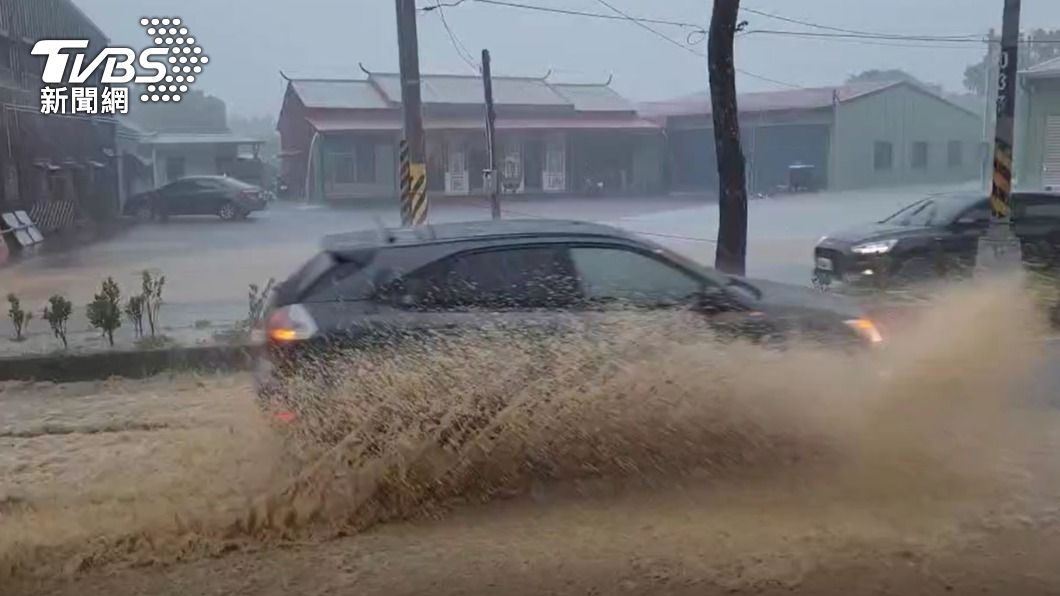 淹水了！大雨橫掃「這8縣市」最猛　恐伴隨冰雹