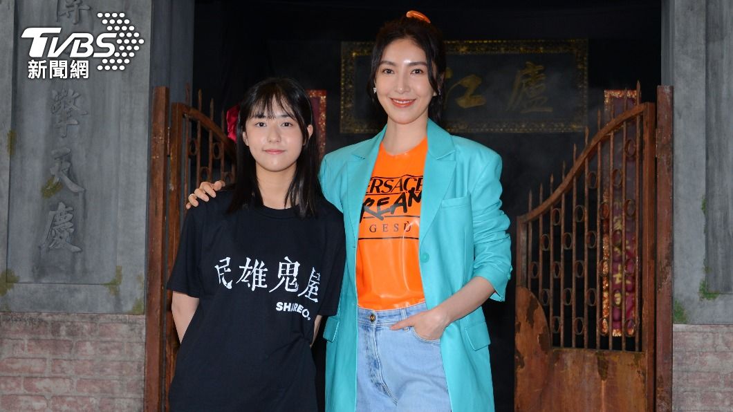 楊謹華(左)、麥語彤演出母女。(圖/許方正攝)