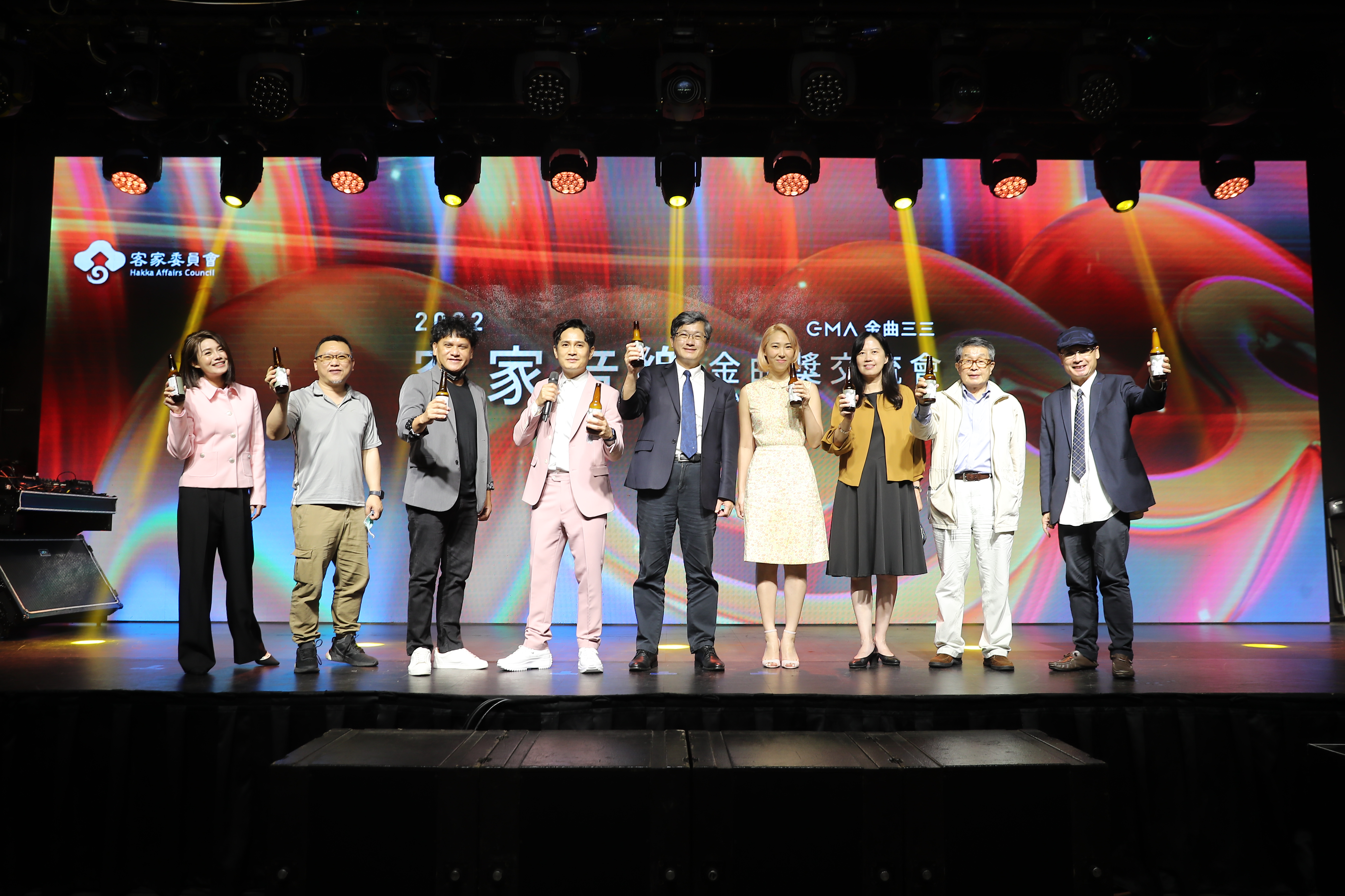 「客家音樂金曲獎交流會」與會嘉賓舉杯為加油者打氣。(圖/新視紀整合行銷提供)