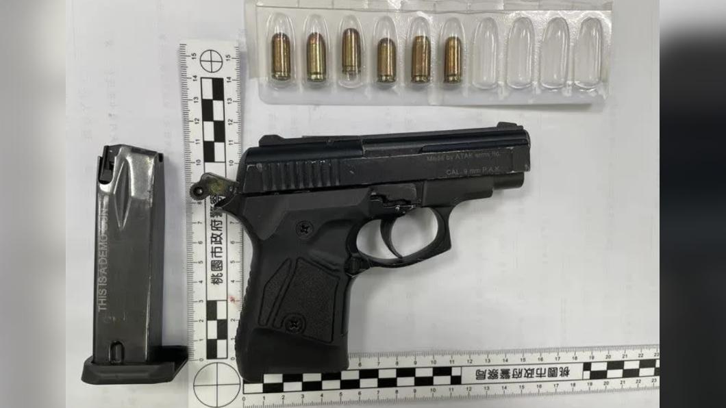 警方搜出改造手槍1把及子彈6顆。（圖／警方提供）