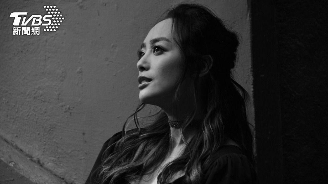 專輯《那葡萄樹上的女孩》是舞思愛和老公共同的心血結晶。(圖/許方正攝)