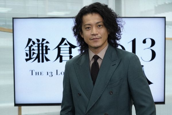 小栗旬「全裸唱K照」瘋傳!遭疑玩多人運動 震撼演藝圈